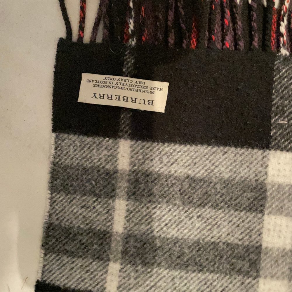 100% Authentic Burberry Merino Wool & Cashmere Blend Reversible Scarf - Picture 9 of 10